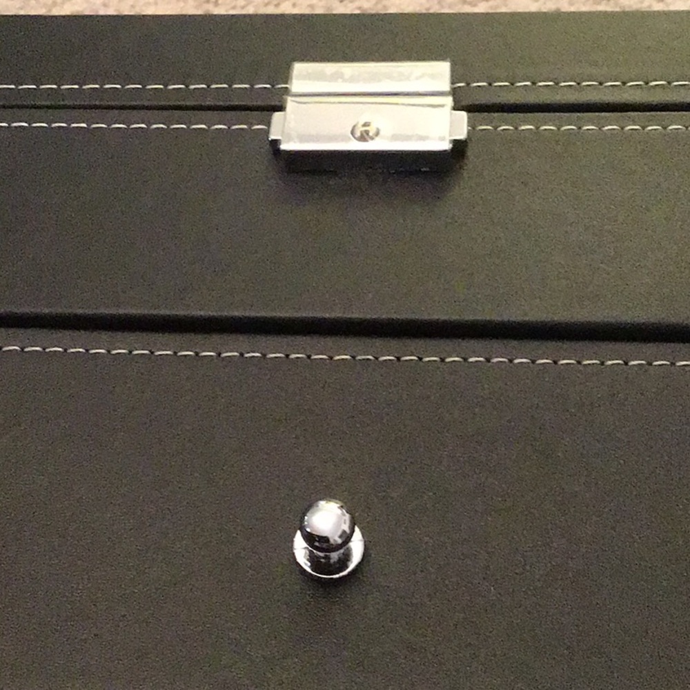 💲💲💲SOLD. Jewelry and Watch Case - Picture 4 of 8